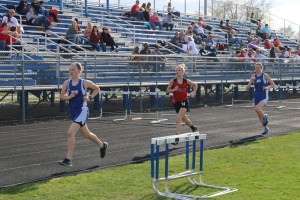 Grace Stewart (left) placed third and Leah Reuter (right) fourth for Perry in the 3000.