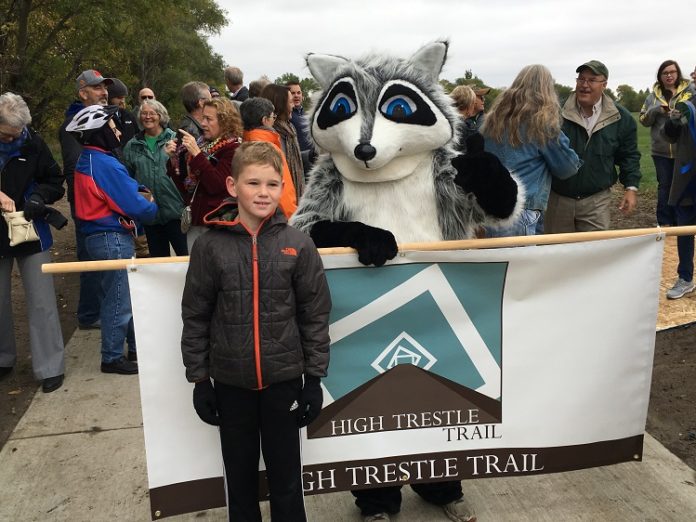 Tate Boyd at ribbon cutting